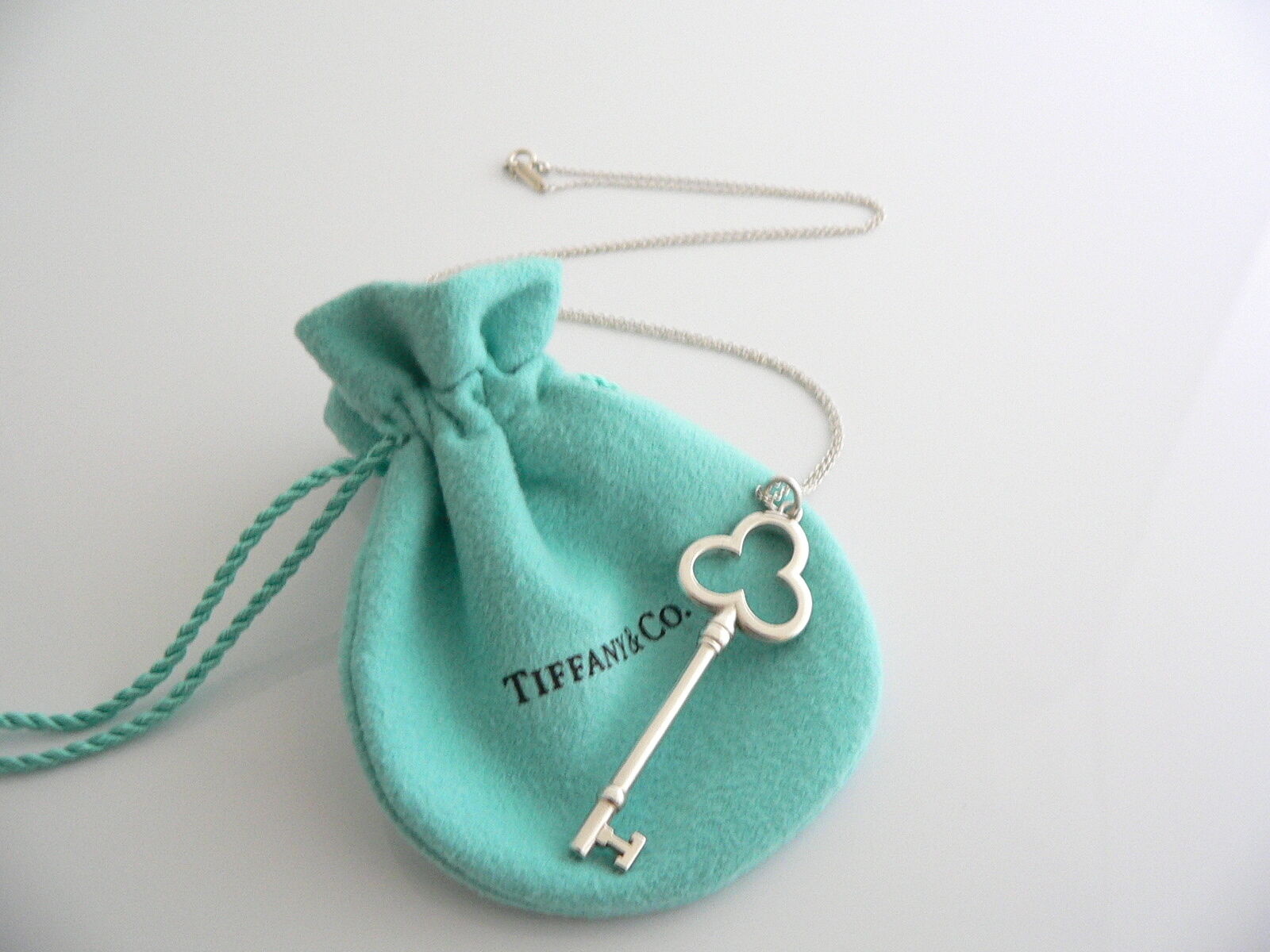 Tiffany Co Silver Trefoil Key Necklace Pendant 19 inch Chain Gift Love Pouch
