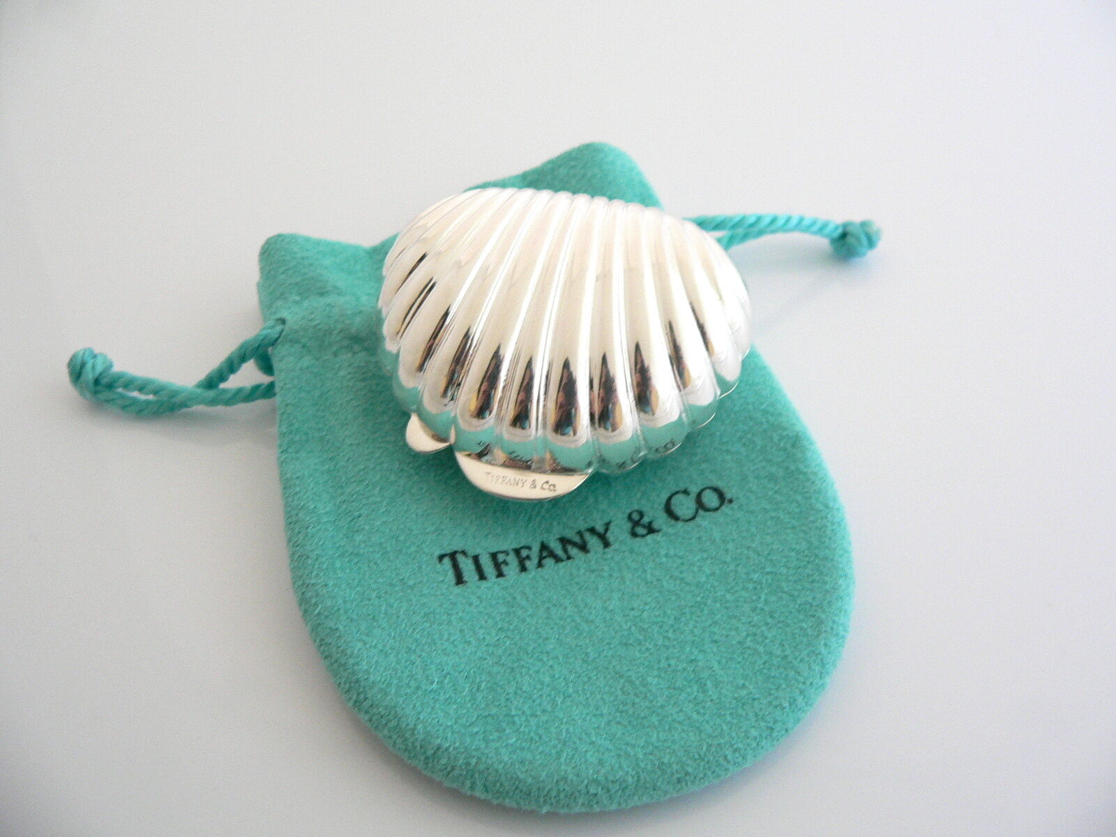 Tiffany & Co Silver Shell Oyster Clam Pill Box Case Container Love Gift Pouch