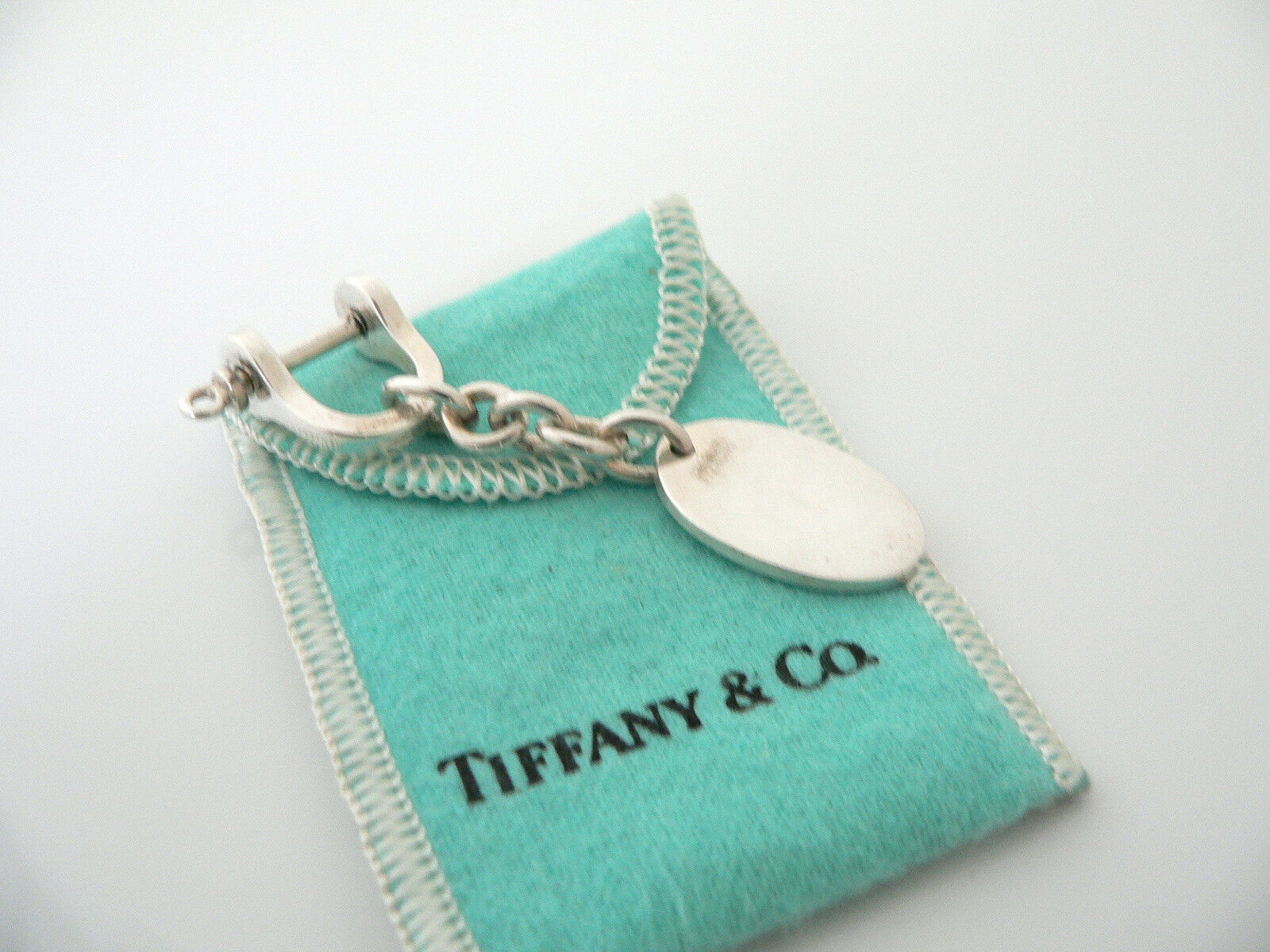 Tiffany & Co Silver Shackle Oval Key Ring Keychain Key Chain Gift Pouch Love