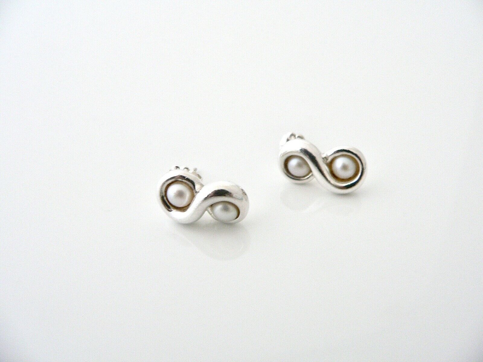 Tiffany & Co Infinity Pearl Earrings Studs Sterling Silver Gift Love Art T Co