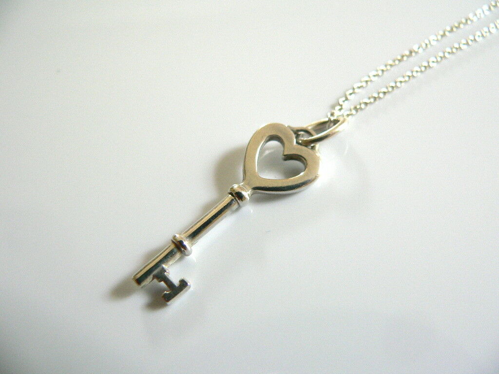 Tiffany Co Heart Key Necklace Pendant Charm 17 Inch Chain Silver Gift Love Cool