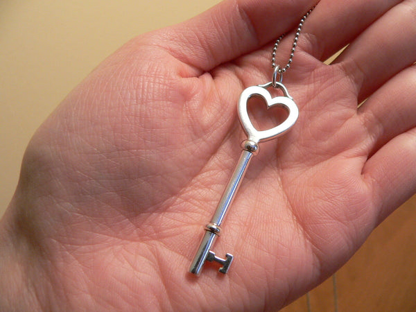 Tiffany Co Silver Large Heart Key Necklace Pendant Charm Bead Chain Gift Love