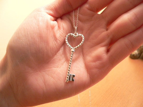 Tiffany Co Silver Twist Heart Key Necklace Pendant Charm Chain Gift Love